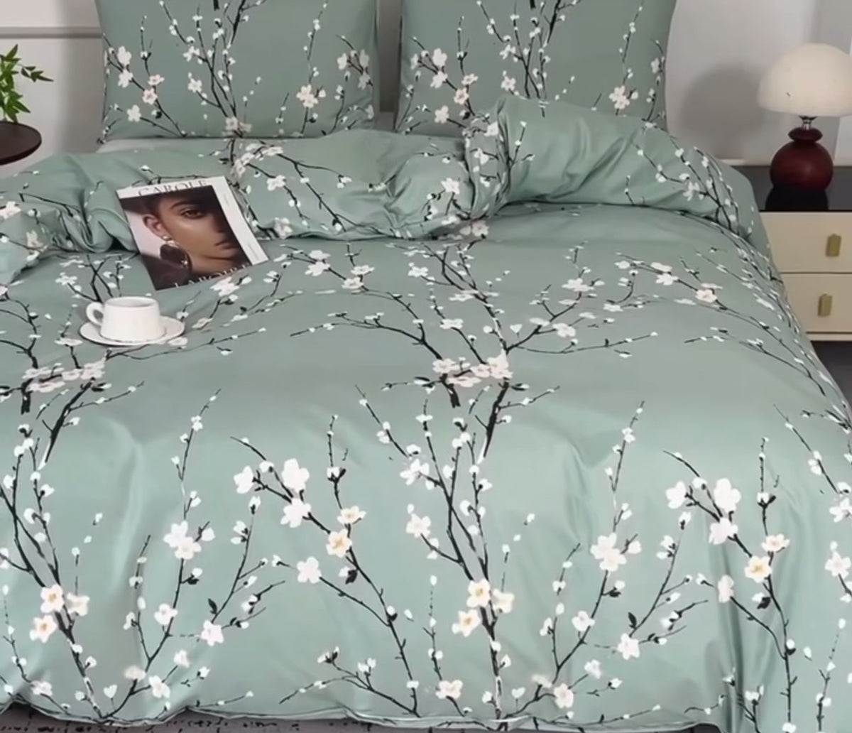 Parure de Lit Fleurs de Prunier – Housse de Couette + 2 Taies